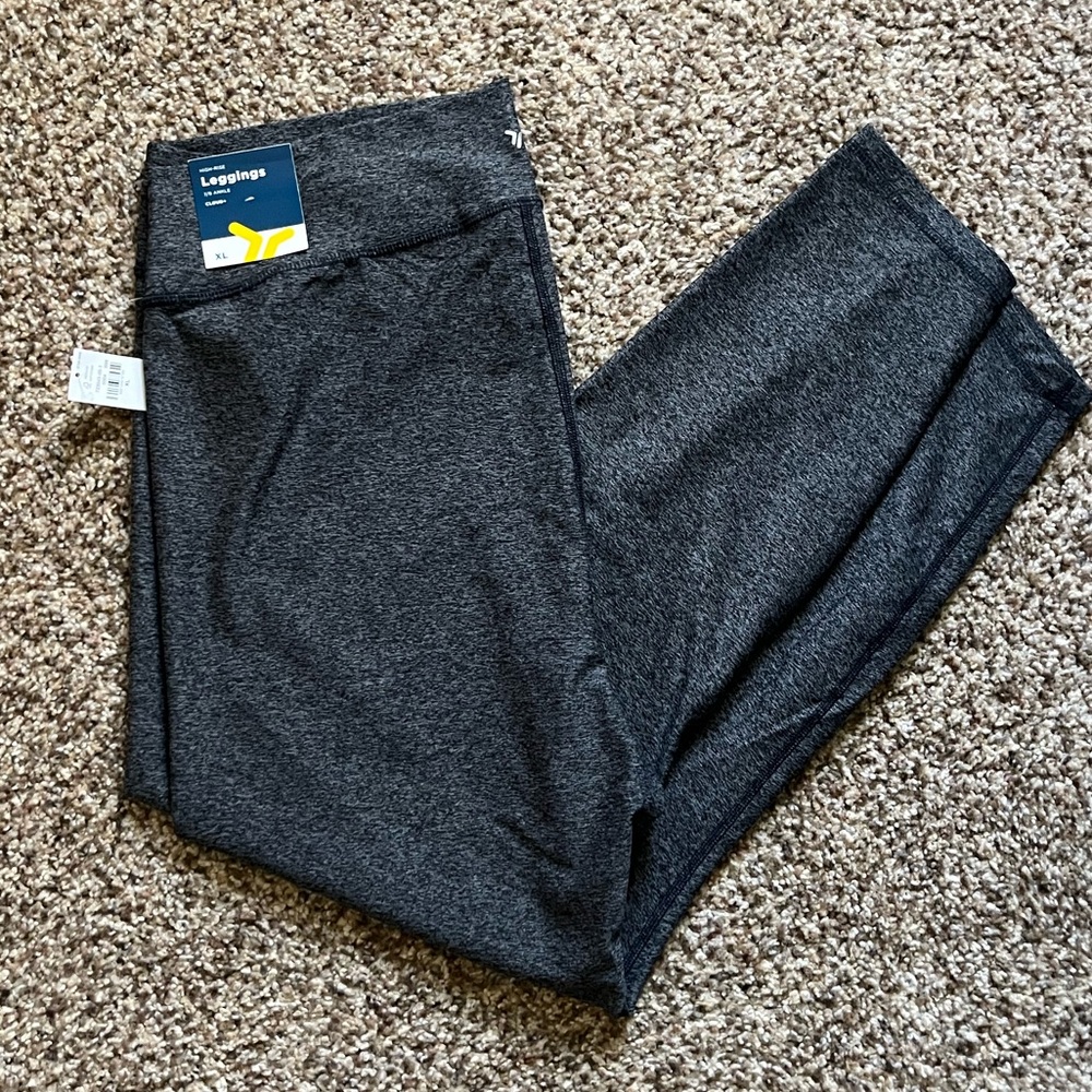 *NWT* Old Navy Cloud+ Leggings